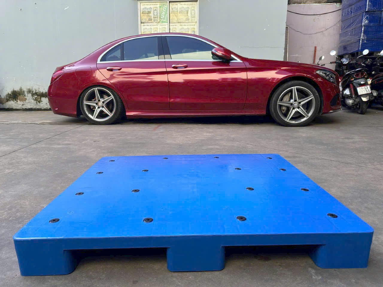 Pallet nhựa Tân Uyên