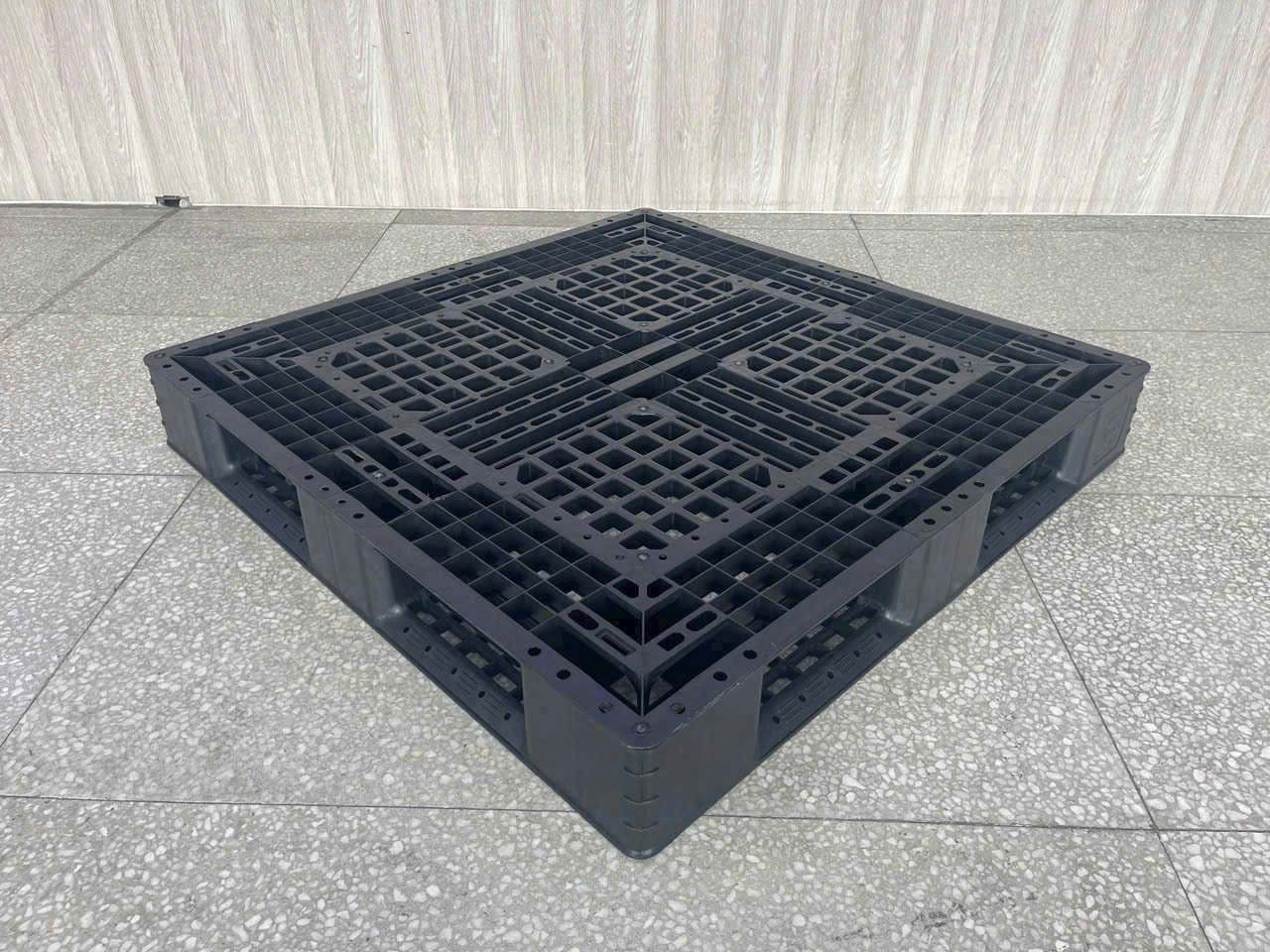 Pallet nhựa Tân Uyên