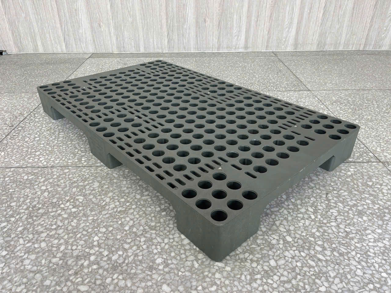 Pallet nhựa Vĩnh Cửu