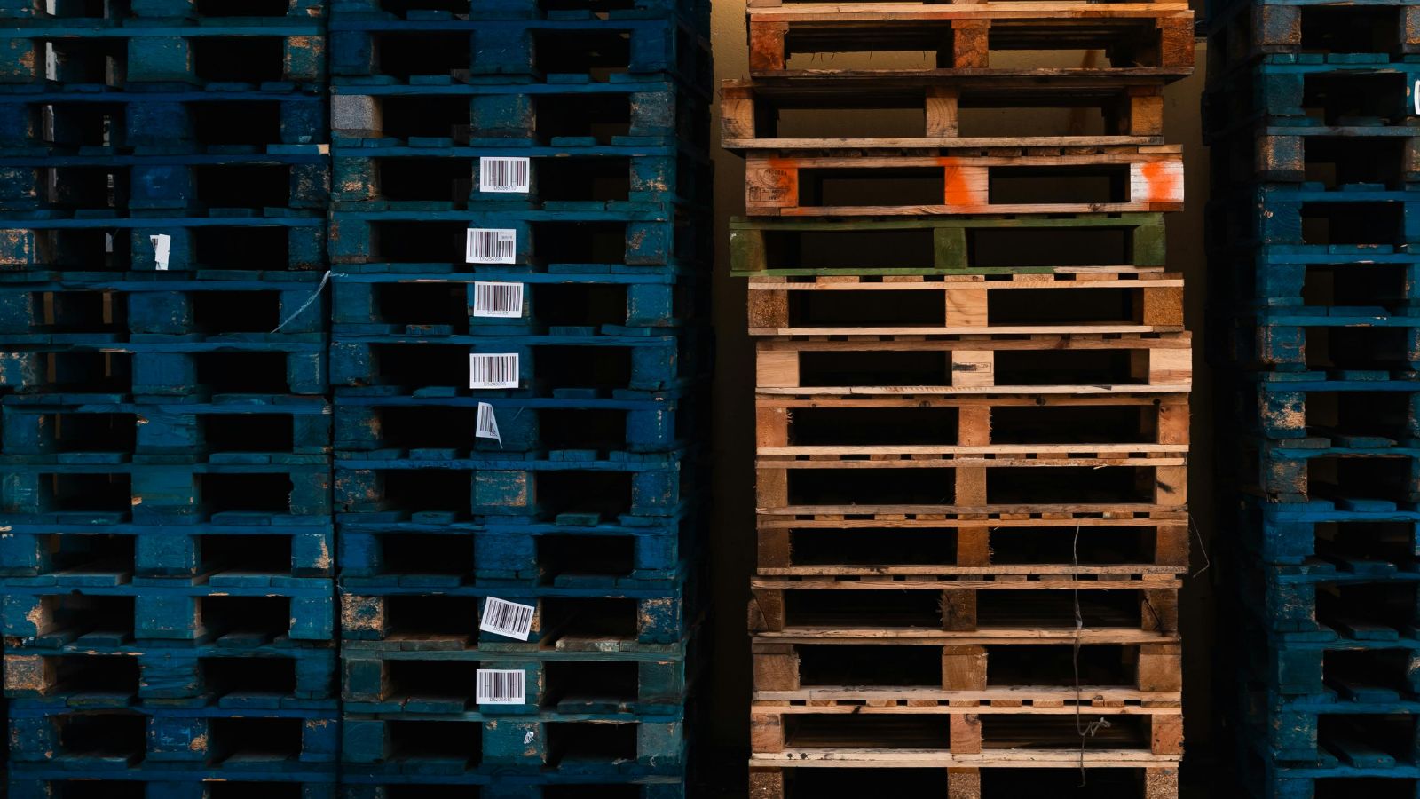 Pallet nhựa cũ cân ký